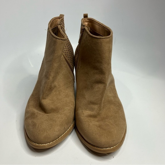 Torrid natural perforated stacked bootie size 9.5 - Picture 2 of 8